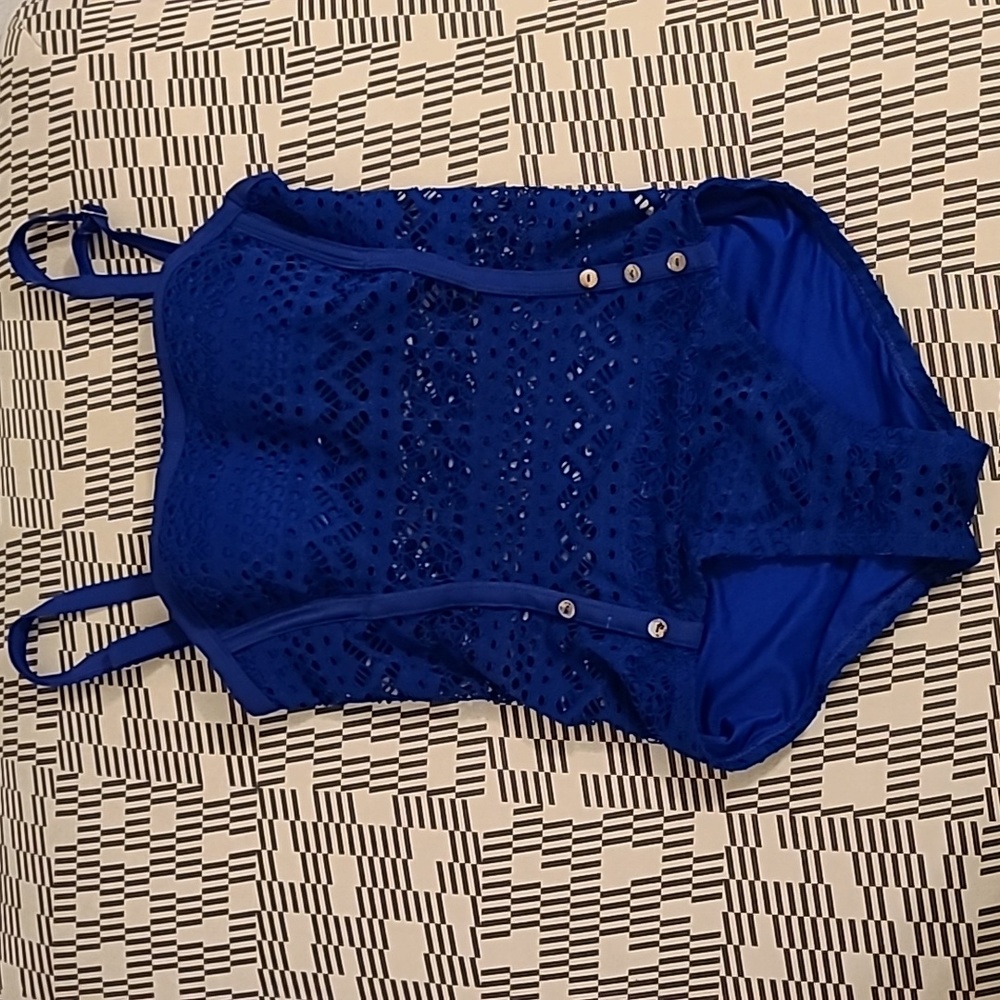 One-piece blue swimsuit. Removable straps.